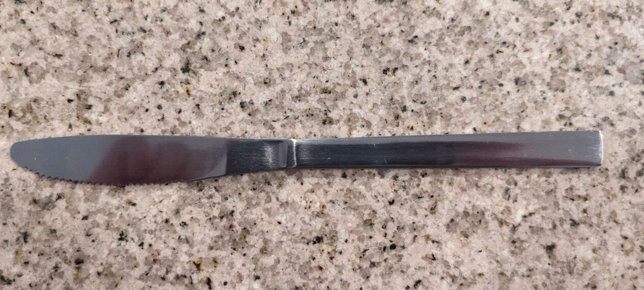 World Tableware 651 5302 Windsor 8" Fluted Dinner Knife - Dozen