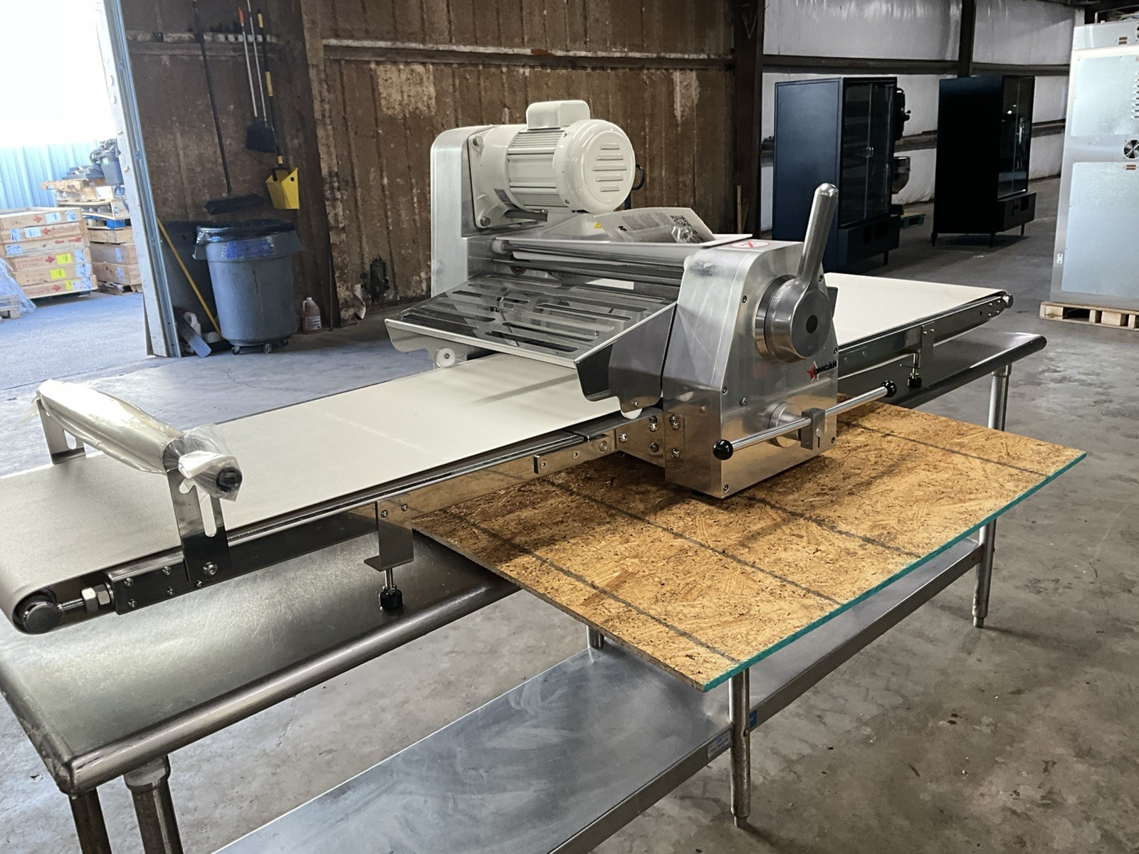 Omcan USA 42154 Countertop Reversible Dough Sheeter 20-1/2" Rollers BE-CN-2083