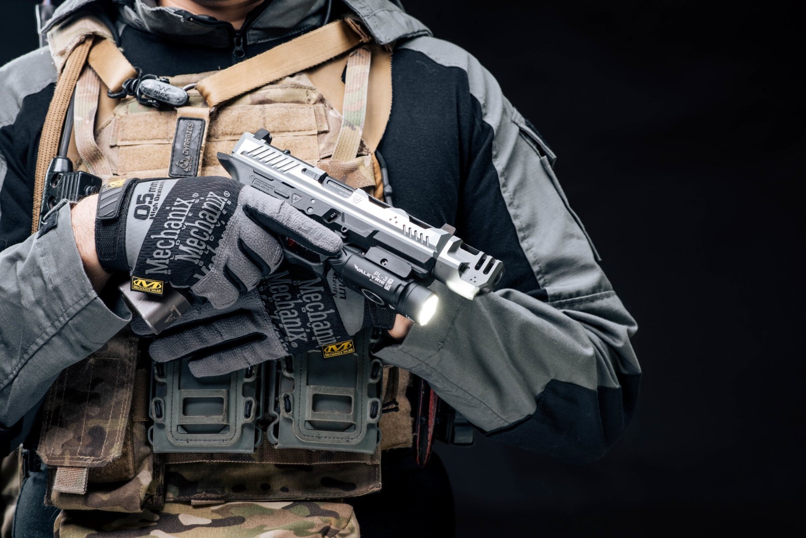 Olight PL-3R Valkyrie Rechargeable Rail Mounted Light, Black, 1500 Lumens, 205 M