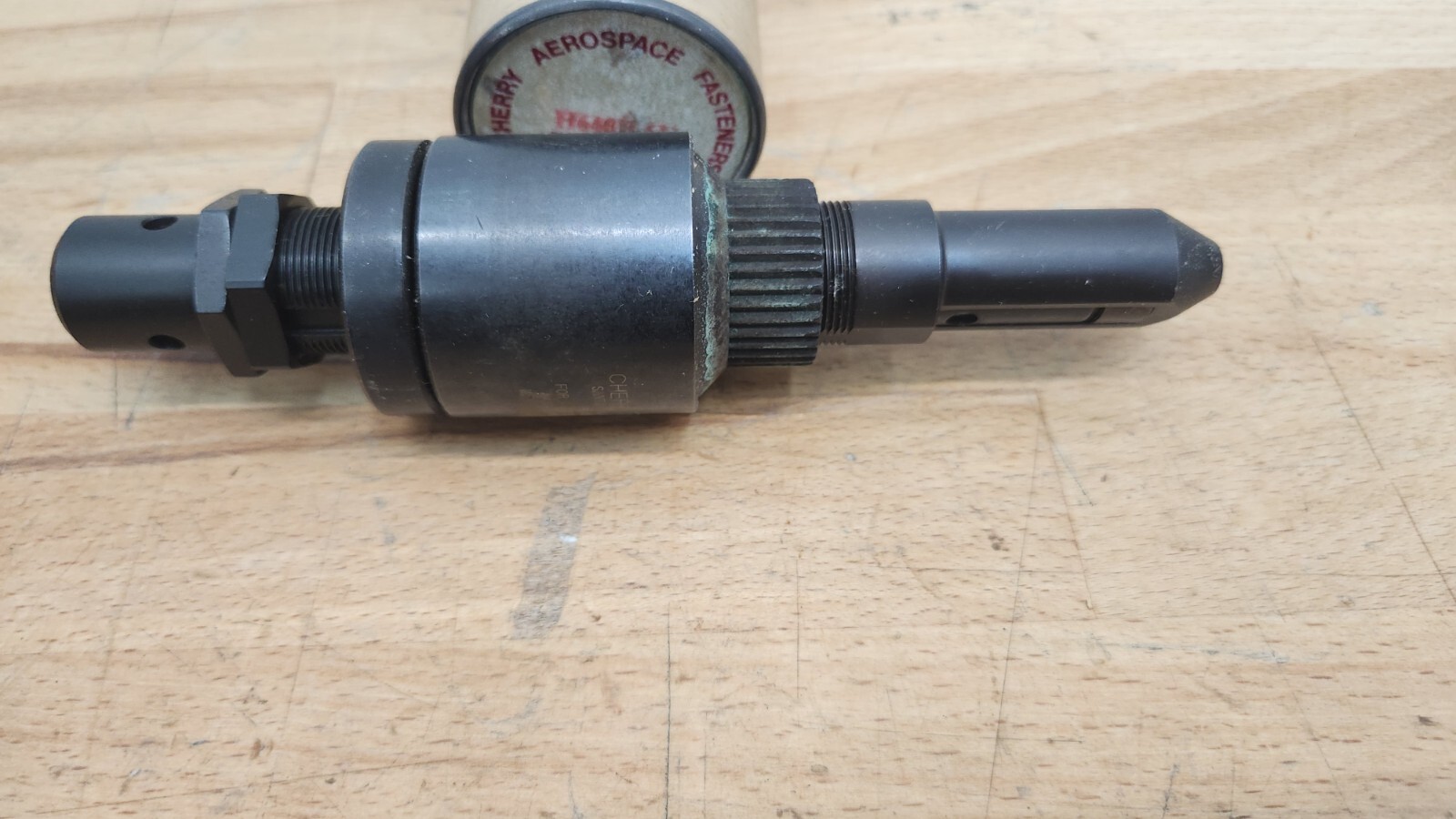 CHERRY AEROSPACE MODEL H640B-6U Pulling Head PNEUMATIC RIVETER Tool USED