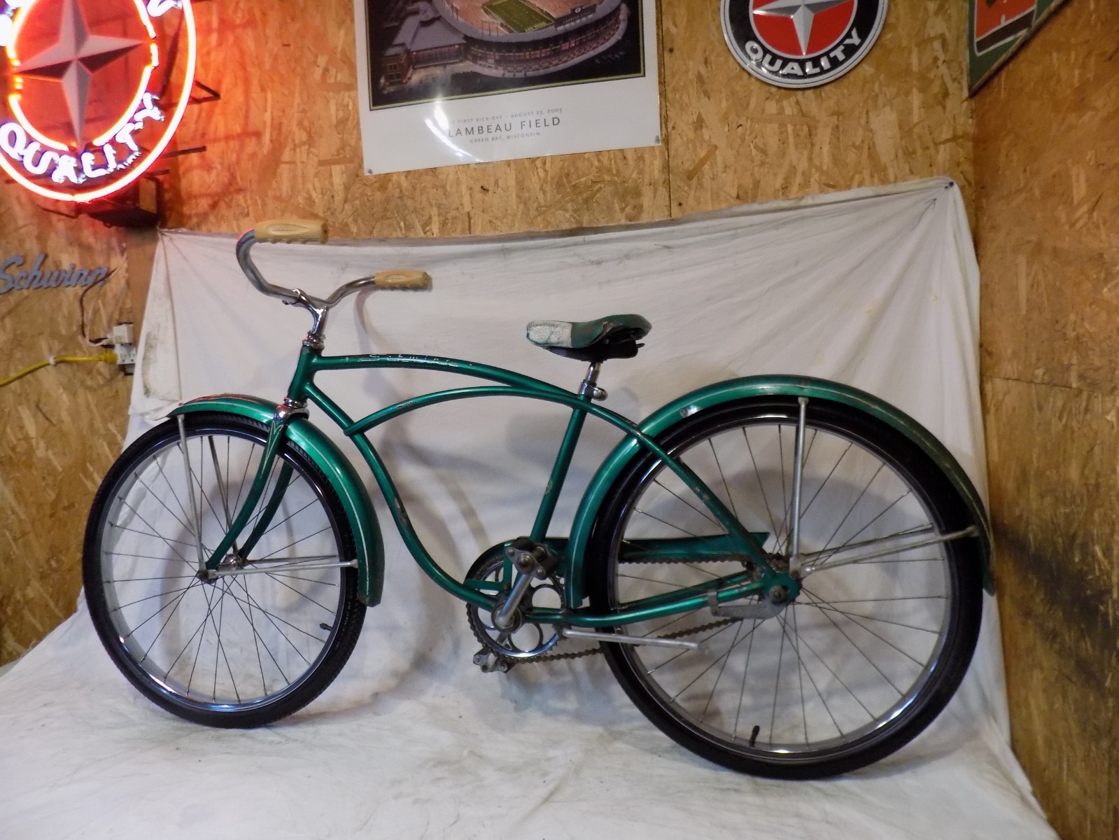 1957 SCHWINN SPEEDSTER MENS AMERICAN 24 BIKE GREEN TYPHOON JAGUAR TIGER CORVETTE