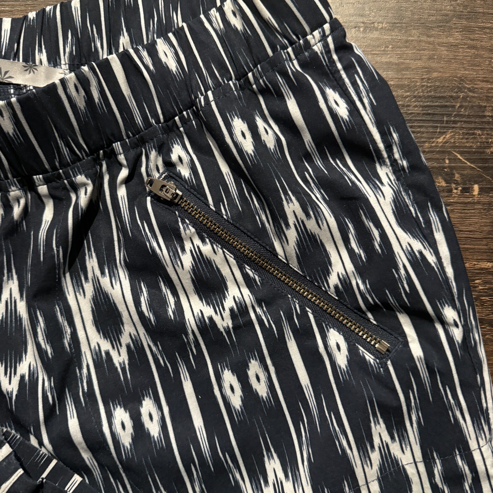 Athleta Pull-on Athleisure Yoga Travel Pants Sz 4 Pocket Zippers Tapered Casual