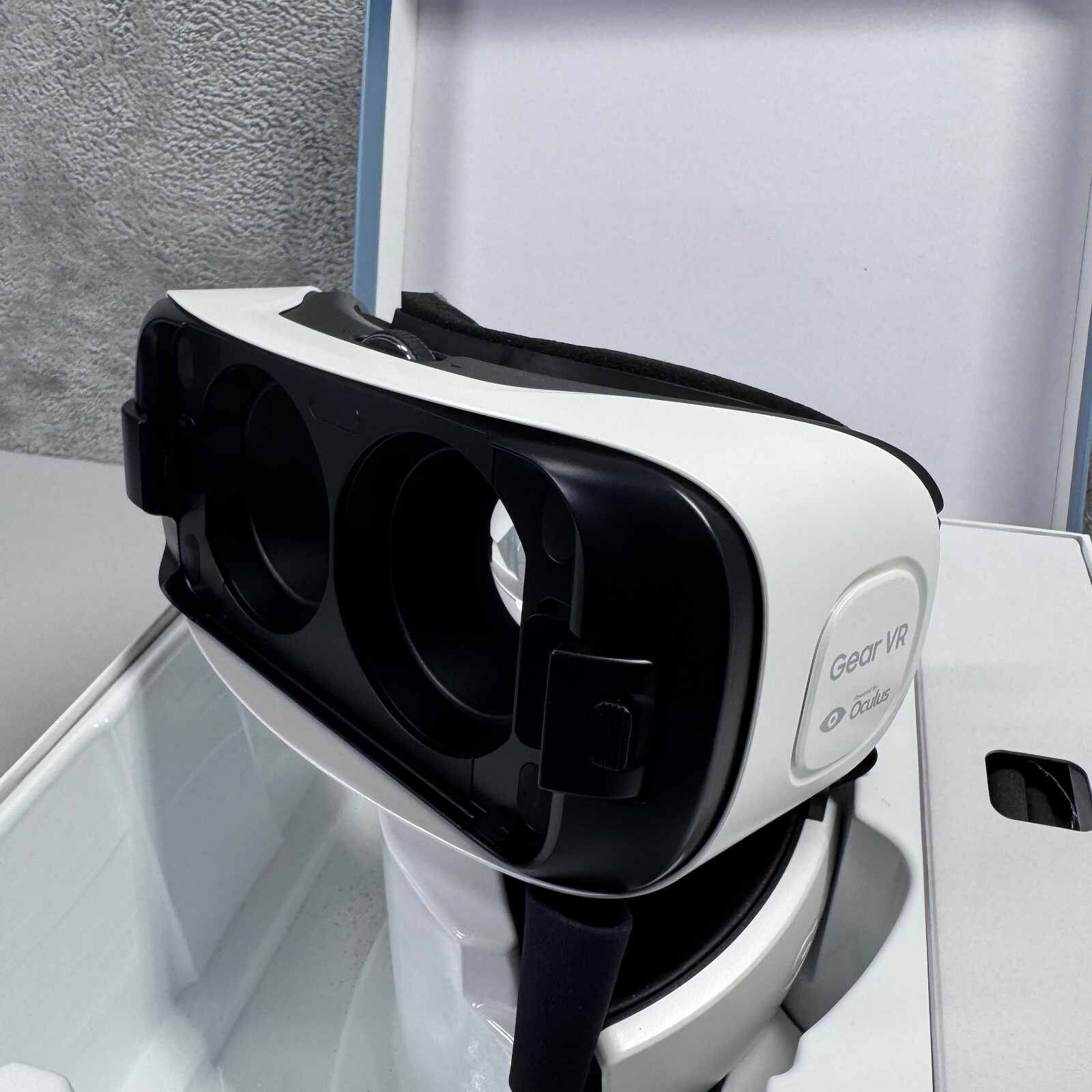 Samsung Gear VR Innovator Edition Headset for Galaxy S6 and S6 Edge