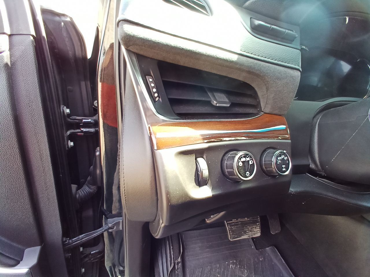 Info-GPS-TV Screen Display & Control Panel from 2017 Cadillac Escalade 12266262