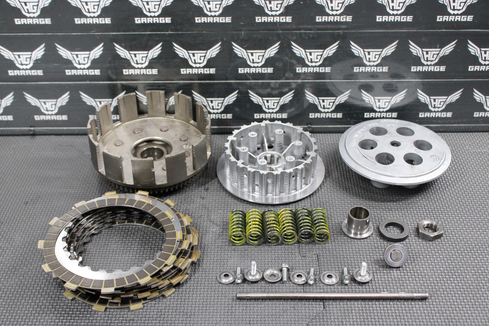 2000 KTM 250 300 EXC OEM COMPLETE CLUTCH BASKET W PLATES INNER OUTER HUBS GOOD