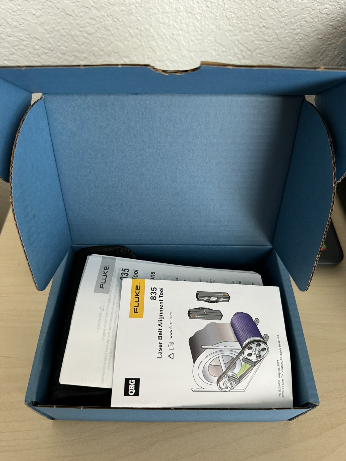 FLUKE 835 LASER BELT ALIGNMENT TOOL W / CASE NEW FACTORY SEALED / FREE SHIPPING