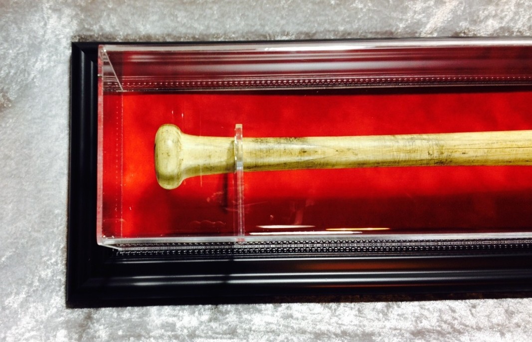 Premium Wall Mount Baseball Bat Display Case,Black frame with red background