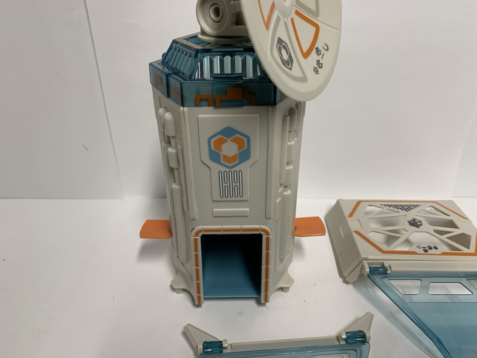 Hexbug Nano Bug Lot (14 Bugs) & Various Habitat and Space Playset Pieces-**Read*