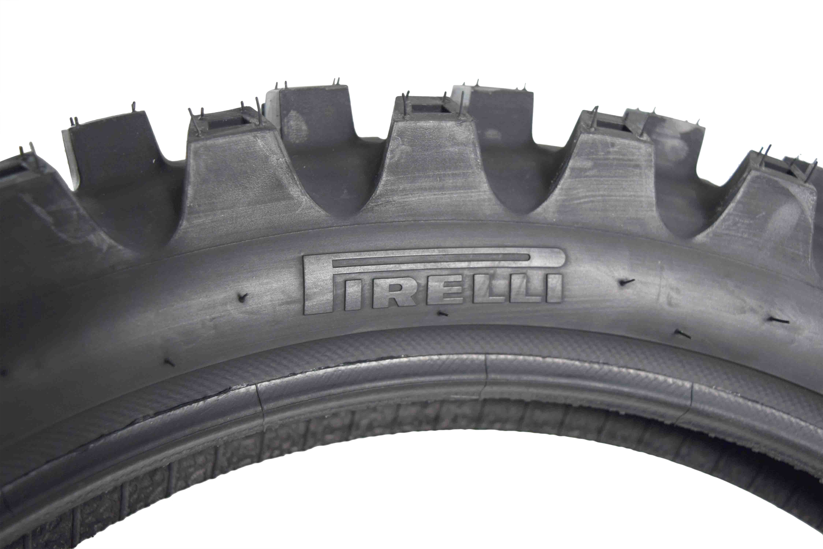 Pirelli Scorpion MX 32 Mid Hard 110/90-19 Rear Dirt Bike Tire with Keychain