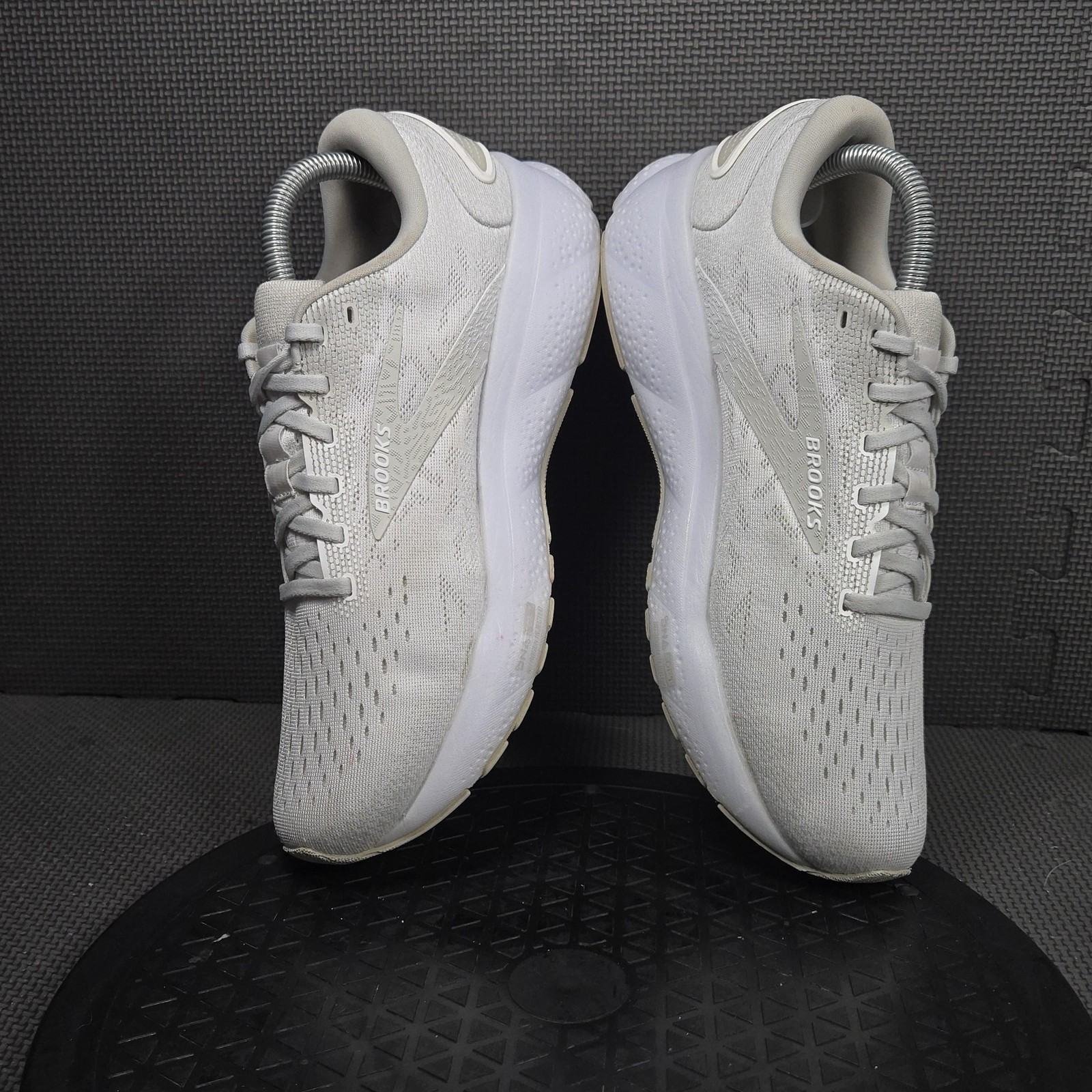 Brooks Ghost 15 Shoes Womens Size 10 Gray White Running DNA LOFT v2 Road Cushion