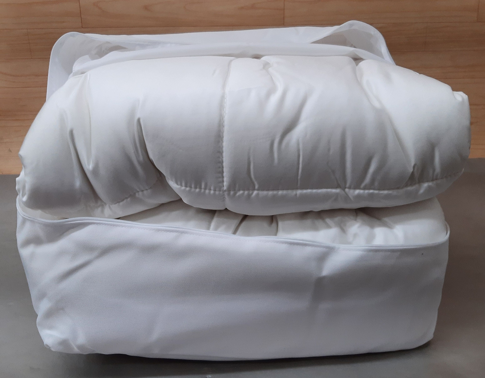 Ettitude Down Alternative Duvet Insert / Comforter King / California King White