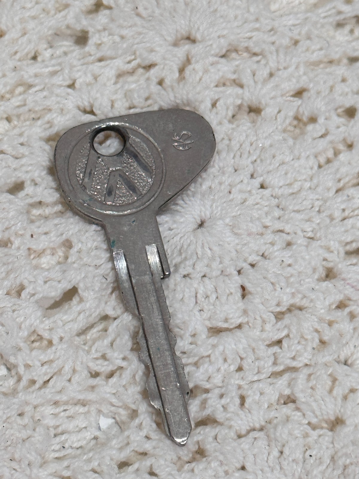 Vintage VW Volkswagen Keys Lot w Dealer Key Pouch AH Key 31K032 Beetle Bug