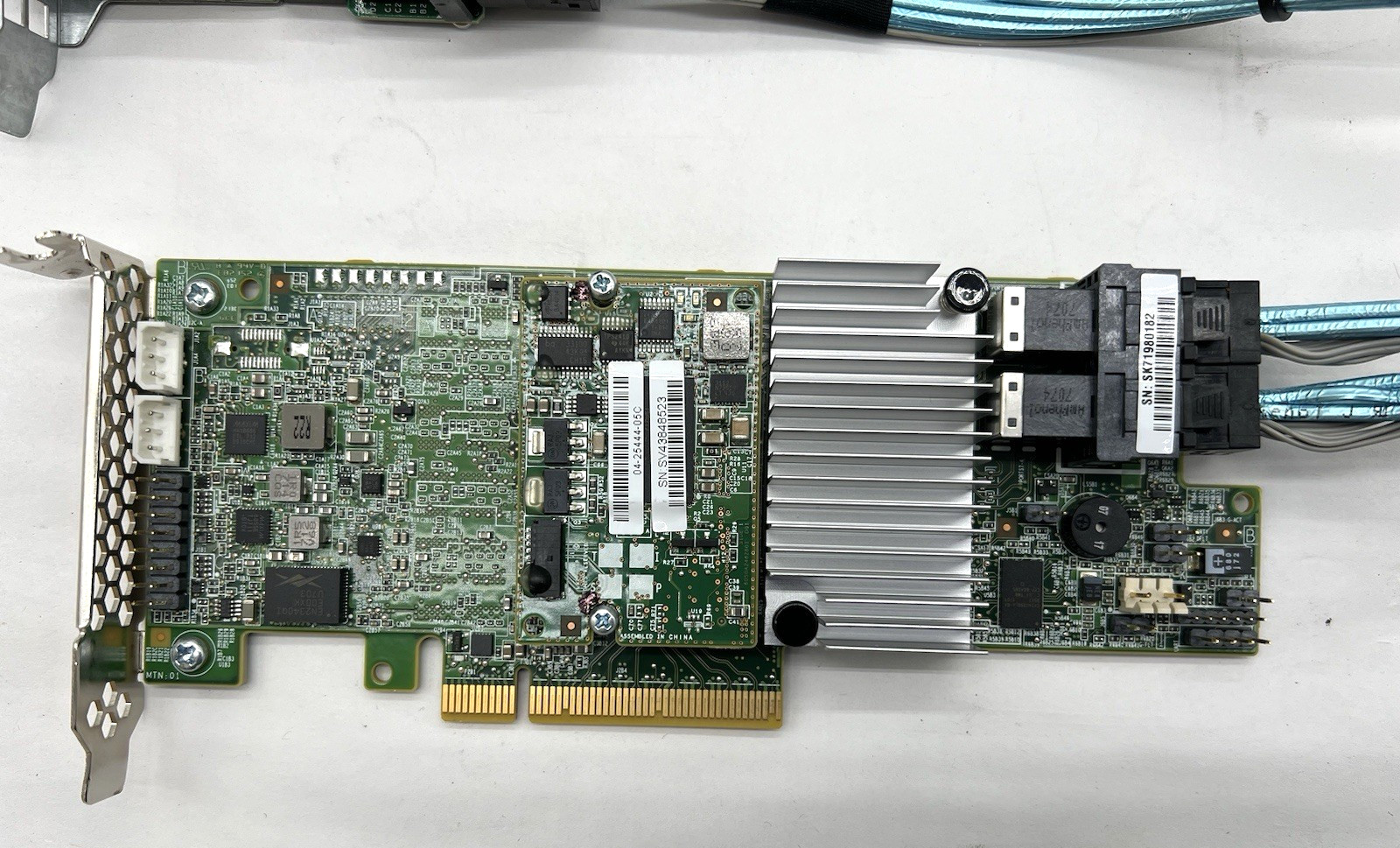 BROADCOM 03-25420-22001 LSI MegaRAID SAS 9361-8i 12Gb/S w/ AOM-SAS3-818E-LP