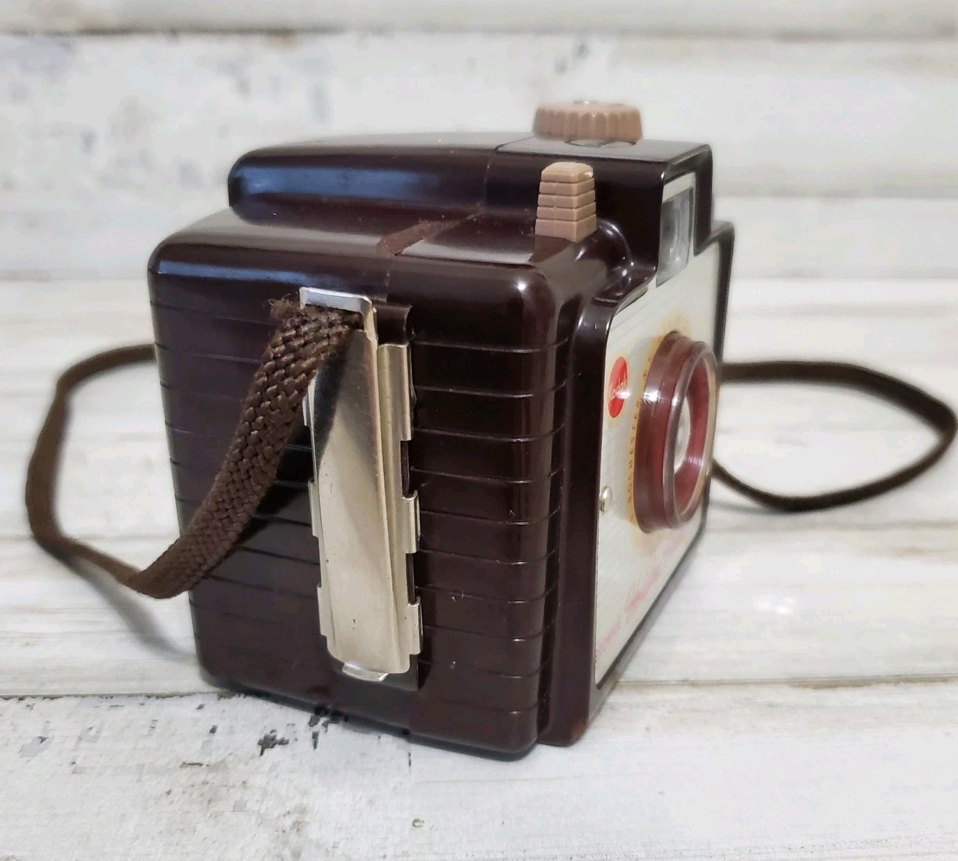 VINTAGE KODAK BROWNIE HOLIDAY FLASH CAMERA Bakelite 1950'S UNTESTED