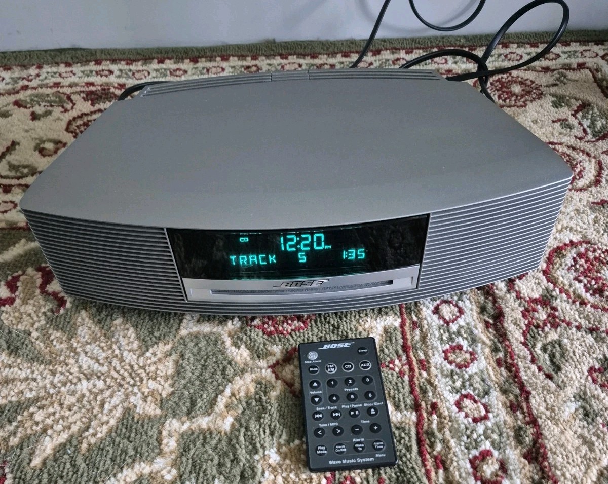BOSE Wave Music System CD am fm radio with remote works great sounds excellent