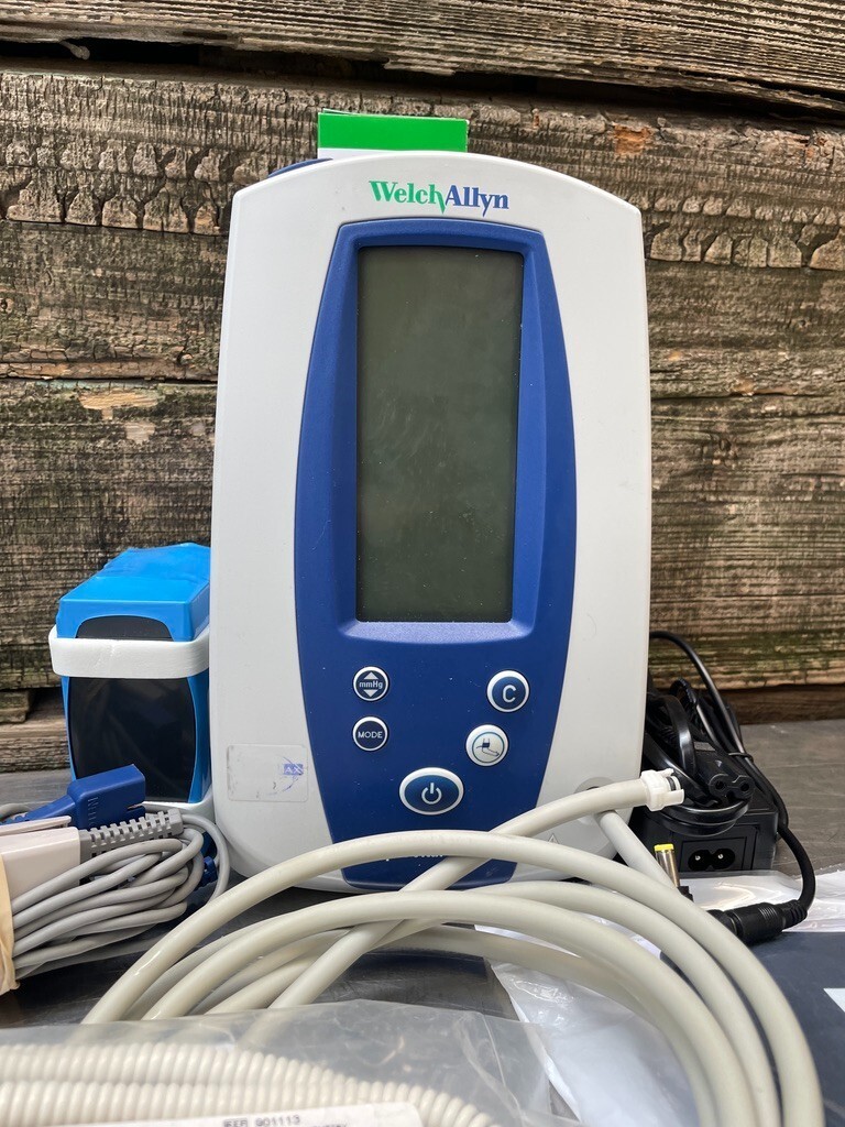 Welch Allyn 420 Spot Vital Signs Monitor 42NTB W/ Battery Temp Power Cuff