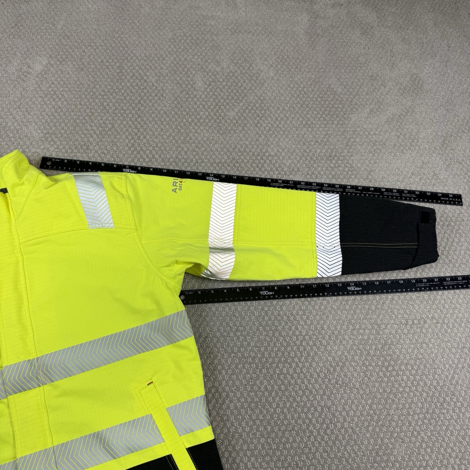 Ariat FR Men’s CAT4 Insulated High Vis Jacket Sz Medium Work Safety Full Zip