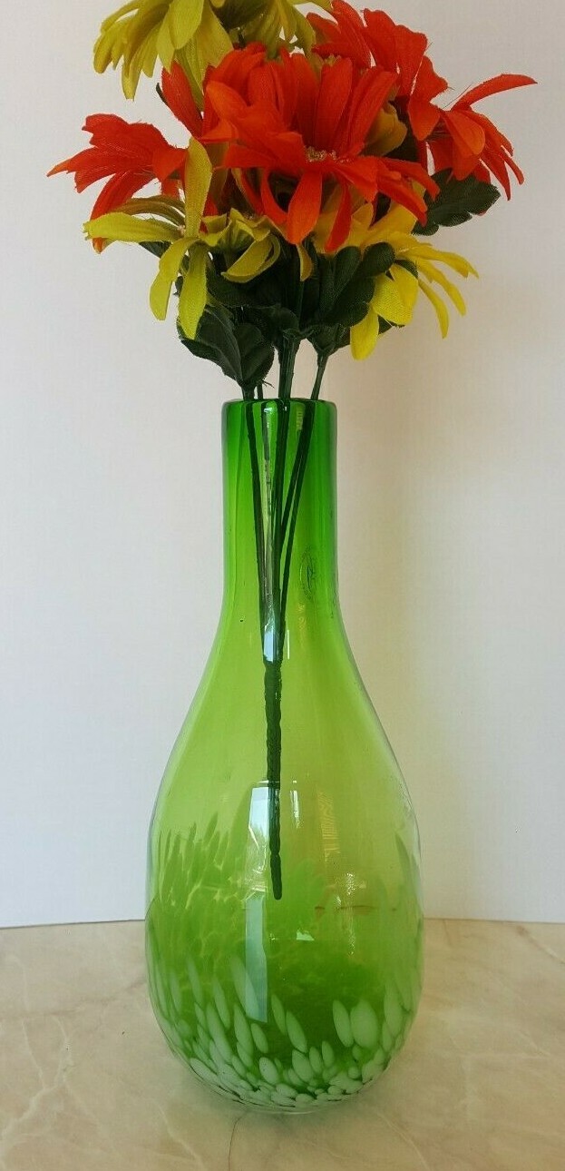 1 CREATIVE ARTISANS HANDBLOWN VASE GREEN AND WHITE CONFETTI 10.5 INCHES