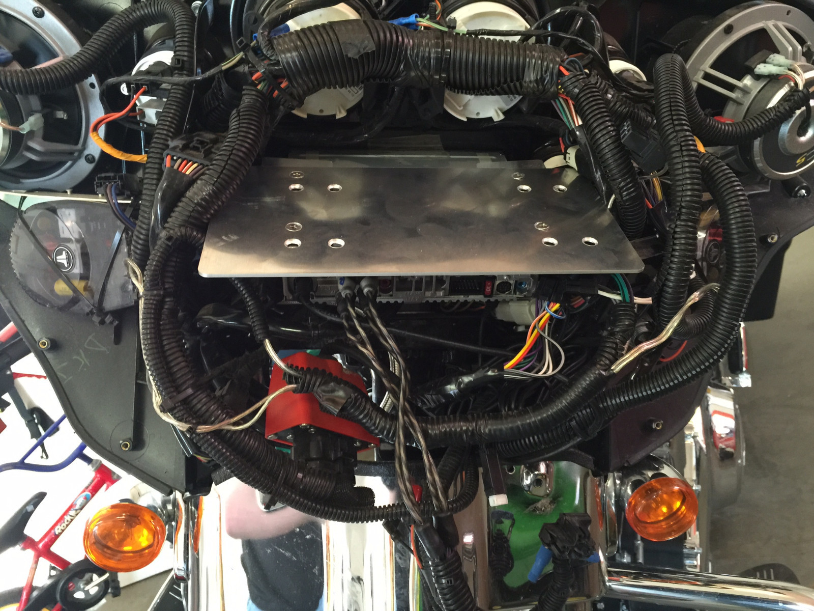 2008 - 2013 Batwing large amplifier mounting kit Harley Street Glide Diamond