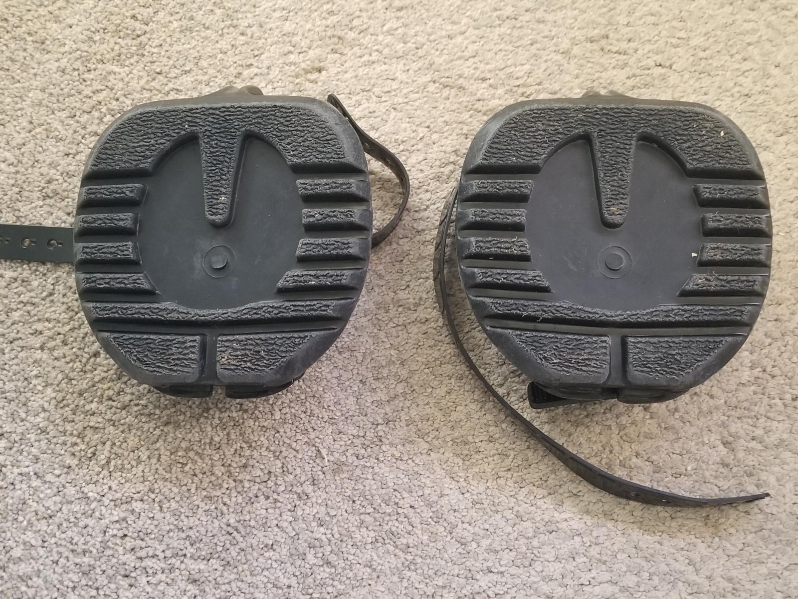 Scoot Boot Horse Hoof Boot - Size 4 REG - PAIR - used twice