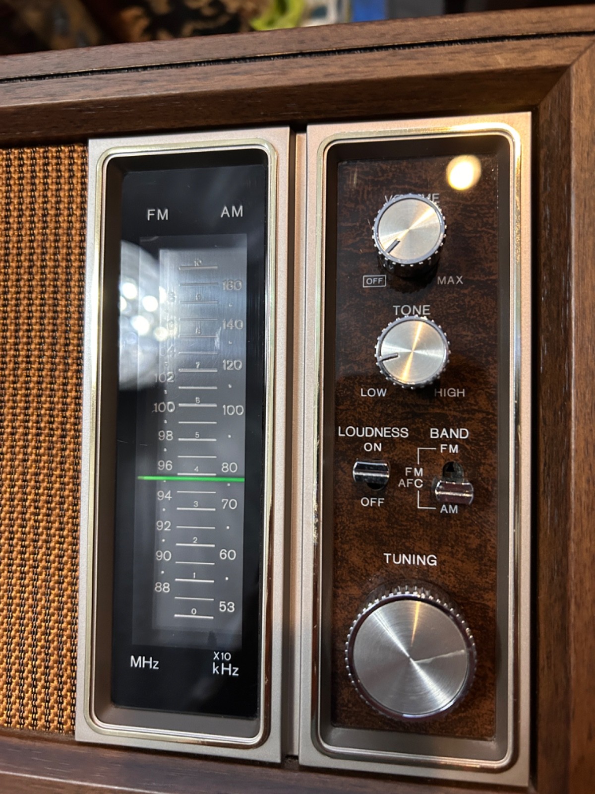 vintage sony radio READ