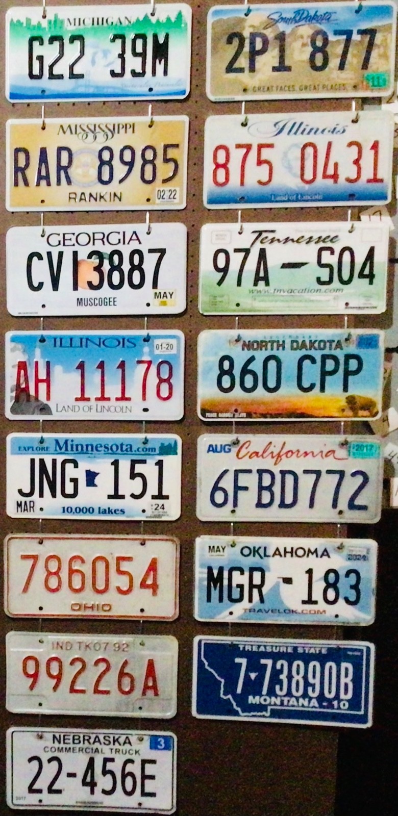 Large lot of 30 old colorful license plates - bulk - many states - low shipping