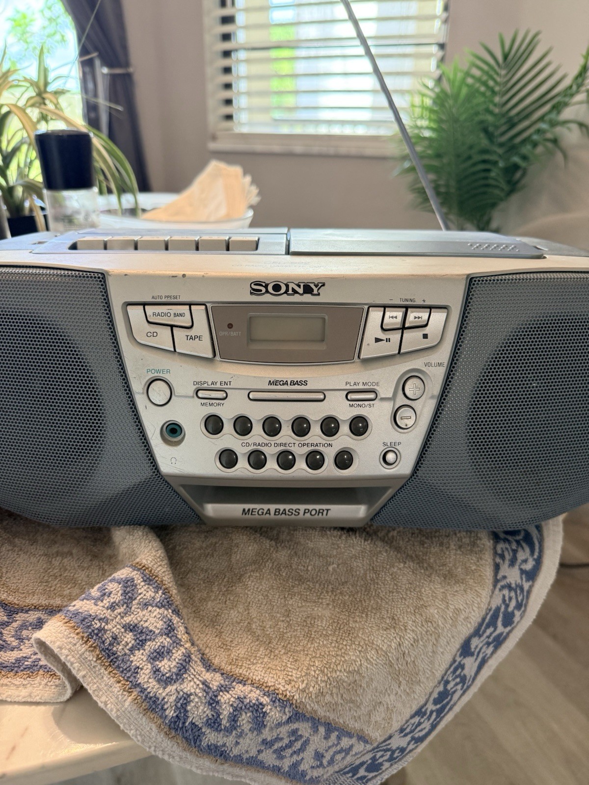 Sony CFD-923 AM/FM CD/Radio/Cassette Boombox AM/FM Tested -READ