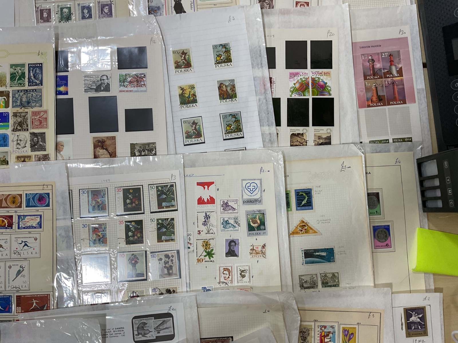 Poland stamps. Ex dealer leaves. Mint/Used. Vintage to modern. 1.8kg G101