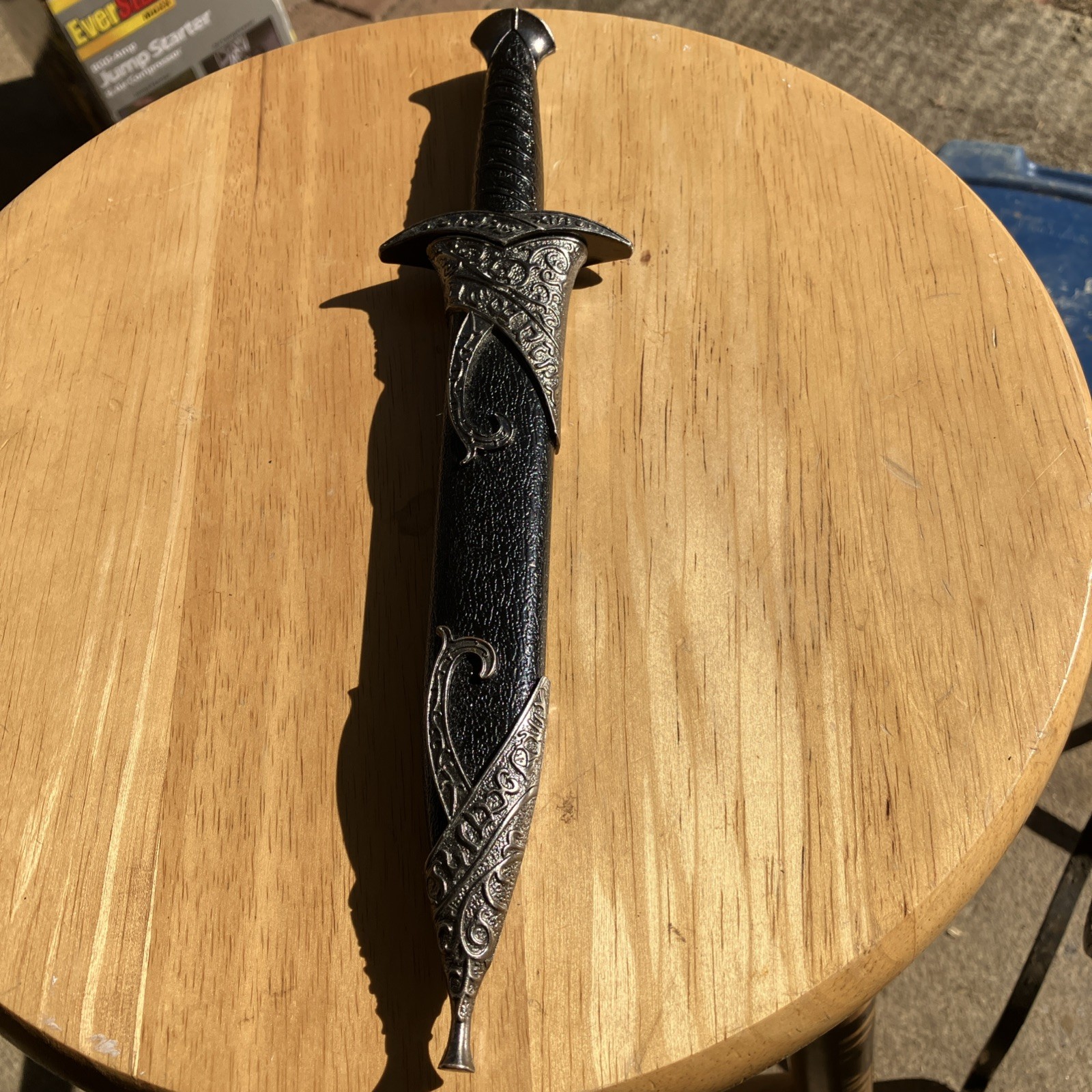 Lord of the rings mini sting sword 11" Preowned