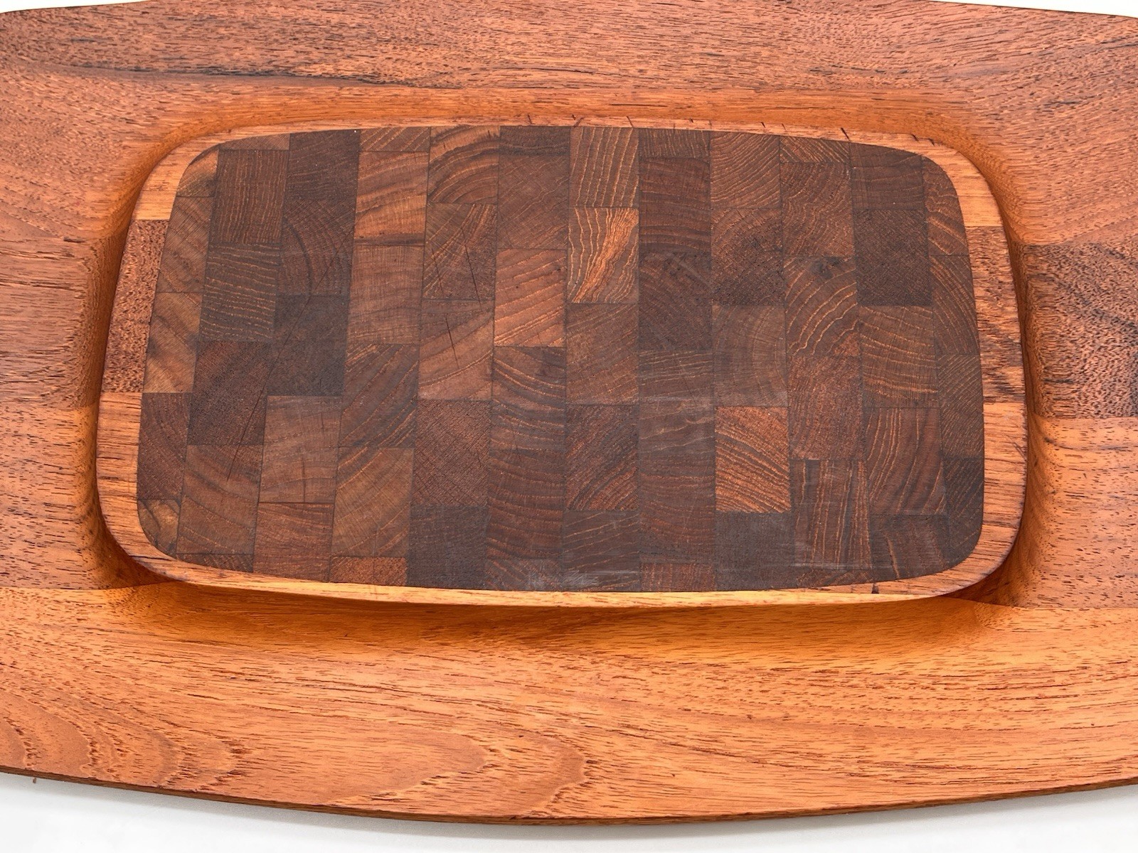 Large DANSK DESIGN IHQ Denmark Staved Teak Cutting Board Ducks Logo 18 x 12" MCM