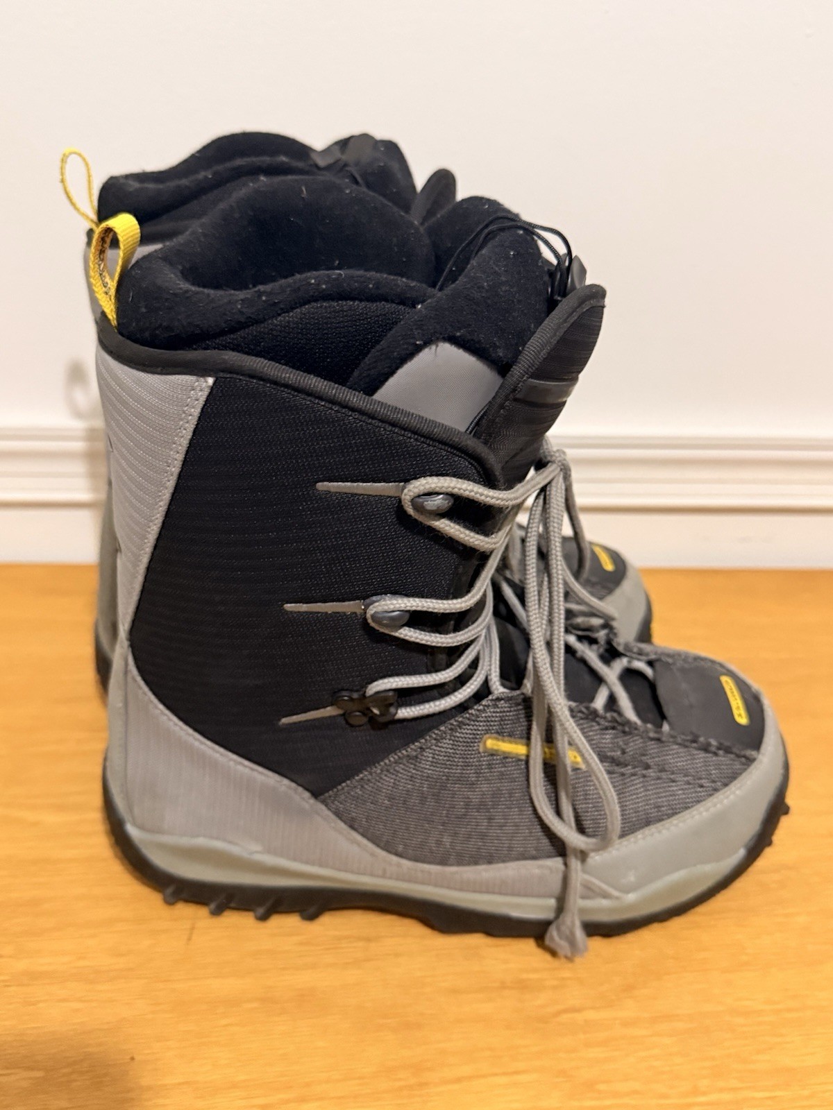 Salomon Thermicfit Size 9 Snow Shoes Black &grey