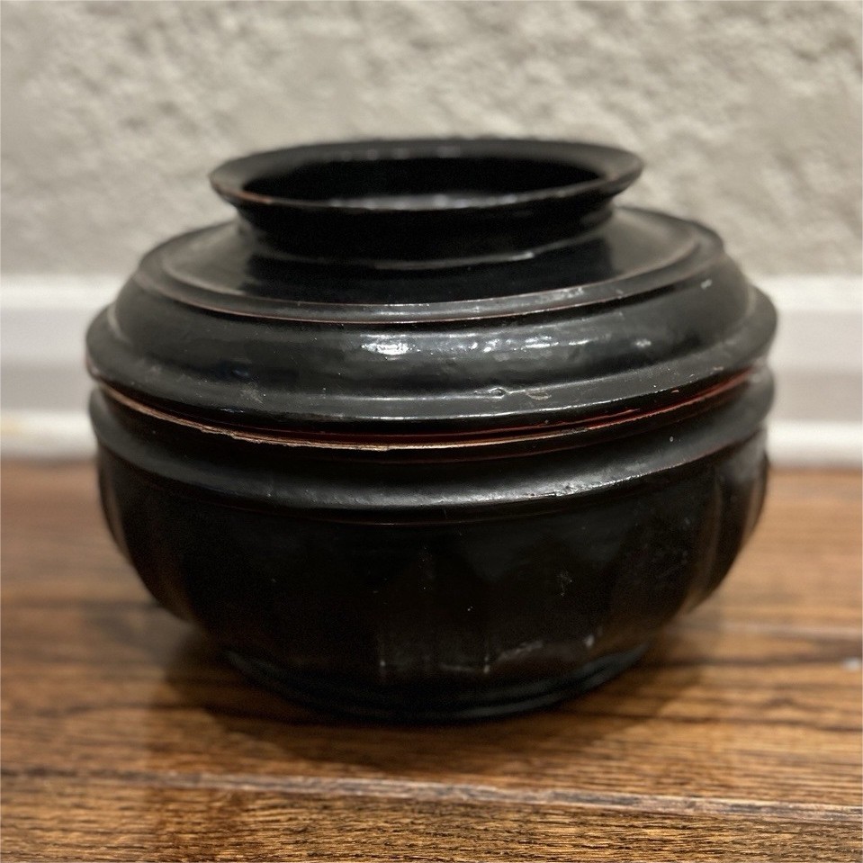 Vintage Burmese lacquer offering bowl, a Hsun Kwet.