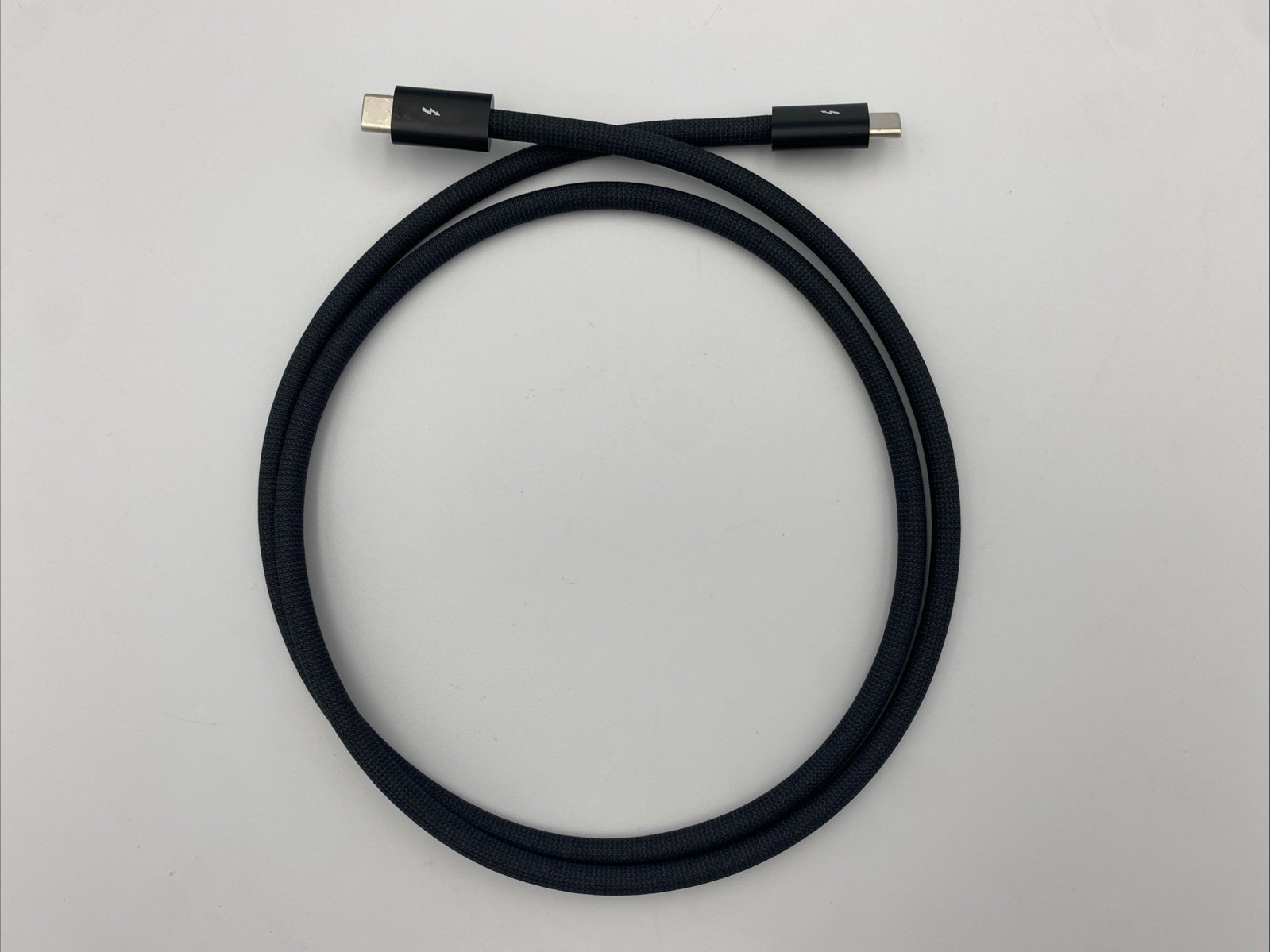 Apple Genuine Thunderbolt 4 Pro Cable - 1m, Black,  MU883AM/A,  A2804