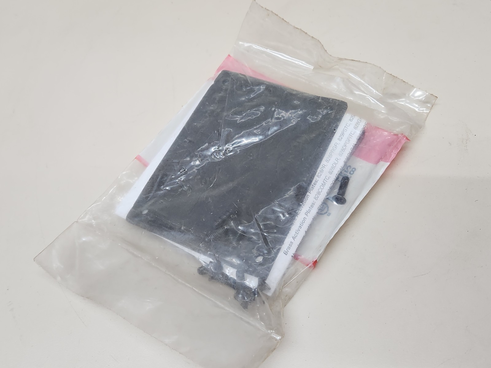 Walker Wiremold 829PSTC-BLK Poly Data Slide Plate Black ~ Brand New