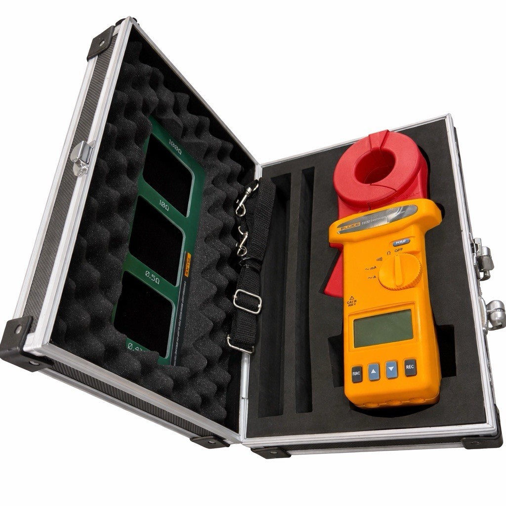 Fluke 1630 Earth Ground Clamp Meter Auto-Ranging with Case and Calibration Tool