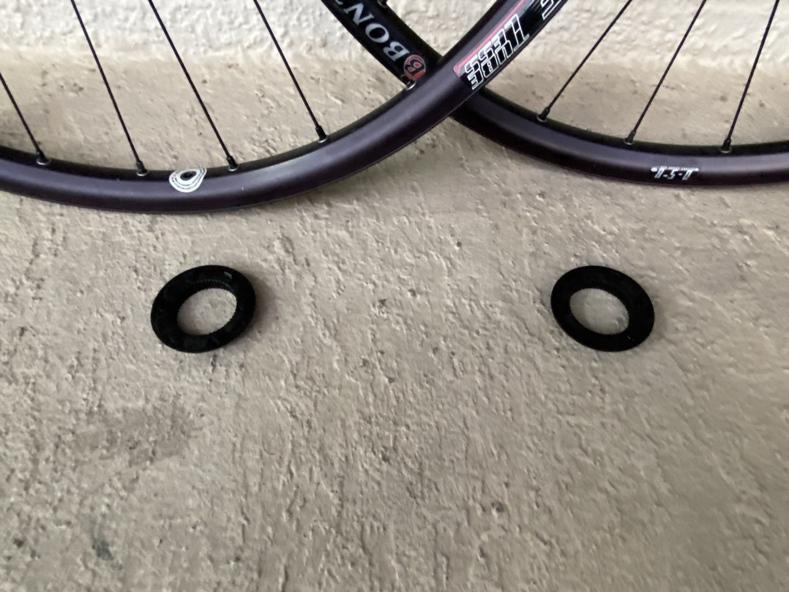 Black Bontrager Race X Lite Tubeless F100/R135mmQR 26” Centerlock Disc Wheelset