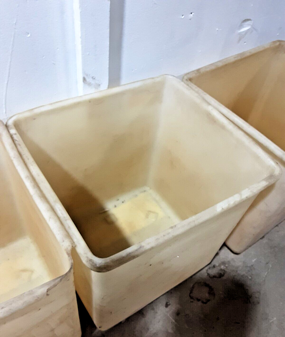 LOT OF 4 RUBBERMAID H.D COMMERCIAL INGREDIENT BINS ON CASTERS