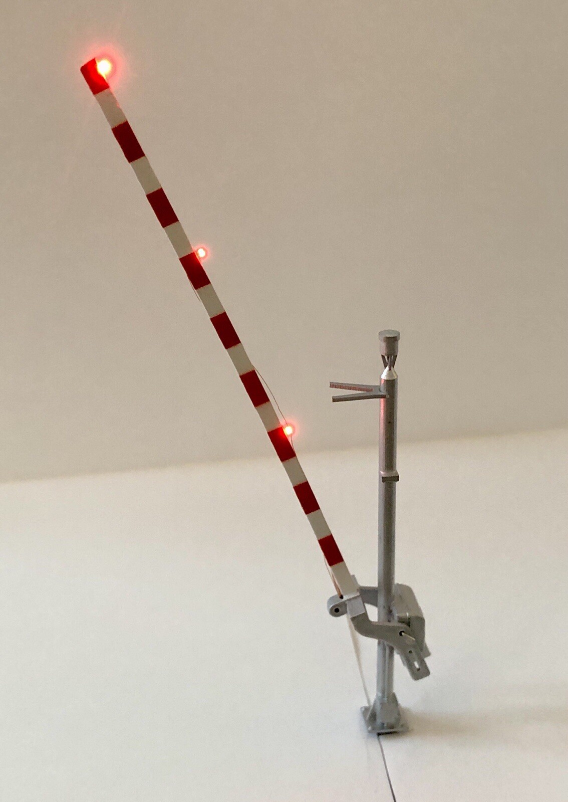 HO (2) Modern “Full Height” Crossing Gates w/ LED’s - NJ International, Walthers