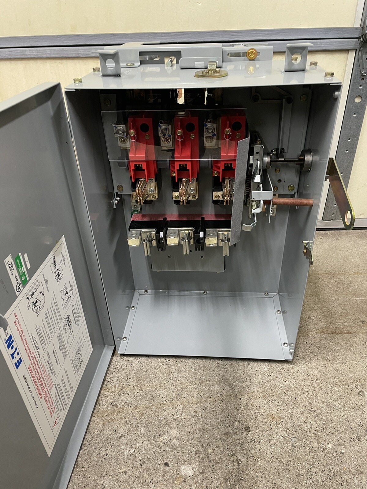 NEW Eaton Cutler Hammer P3F324RGNV 200A 240V Fusible Busway Bus Plug 200 Amp