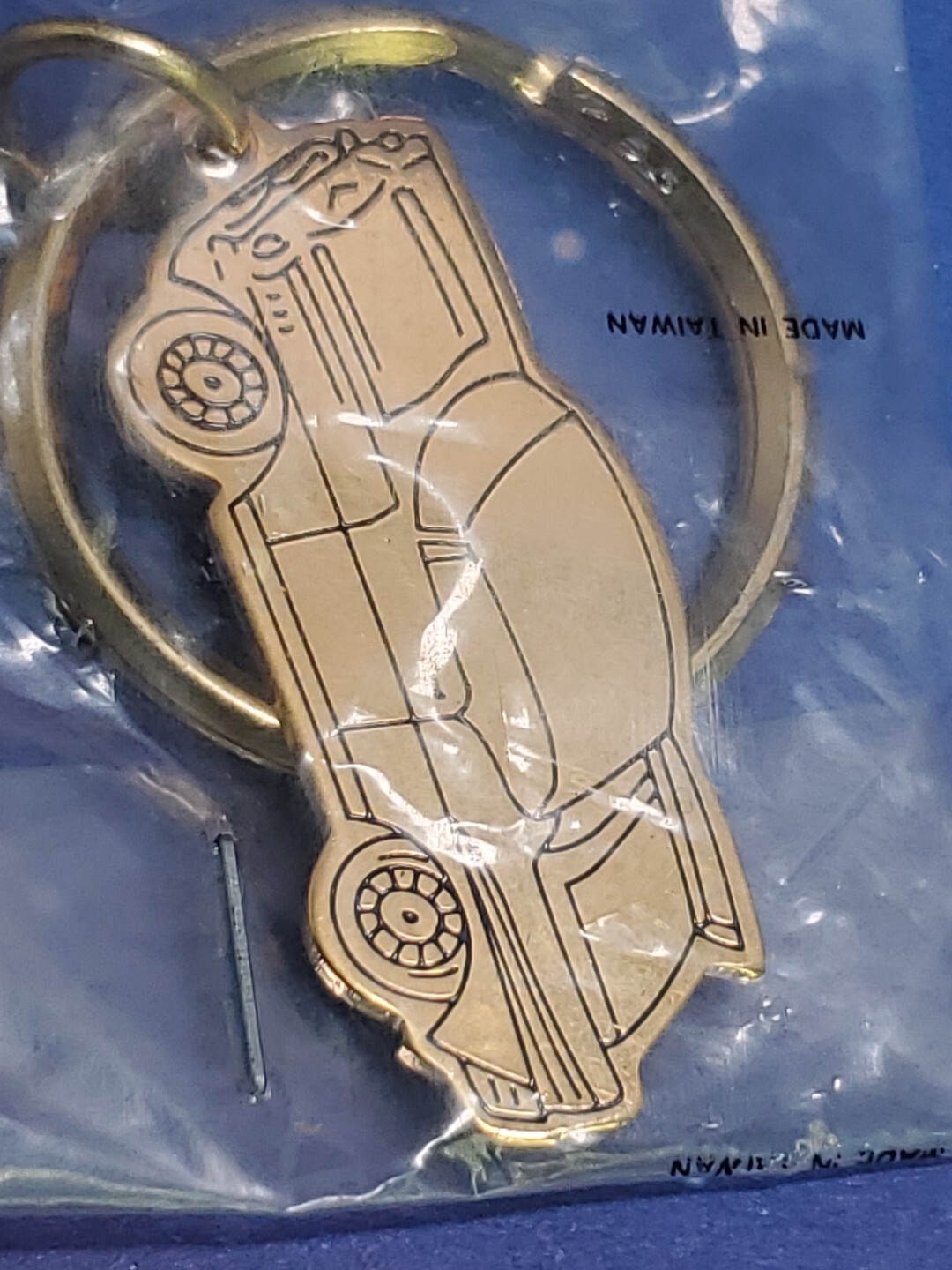 Catch Me If You Can 1989 RARE 57 CHEVY BEL AIR KEY CHAIN MOVIE PROMO Gold Tone