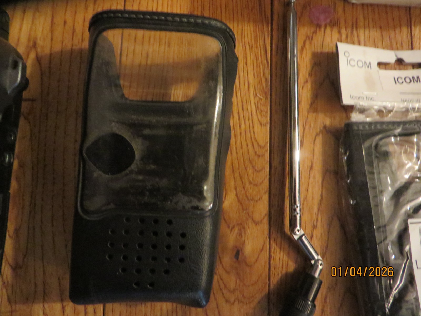 ICOM IC-R3 Handheld Wideband Communications Receiver .495 to 2450 MHz ++++