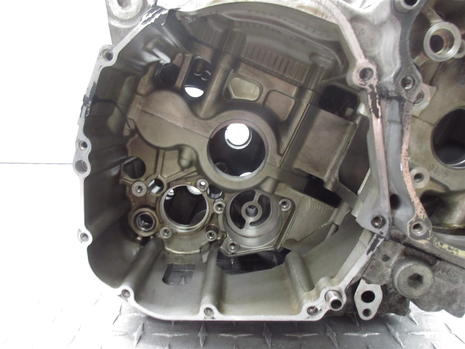 2002 01-02 Suzuki GSXR 1000 GSXR1000 Crankcase Case Engine Motor Block Piston