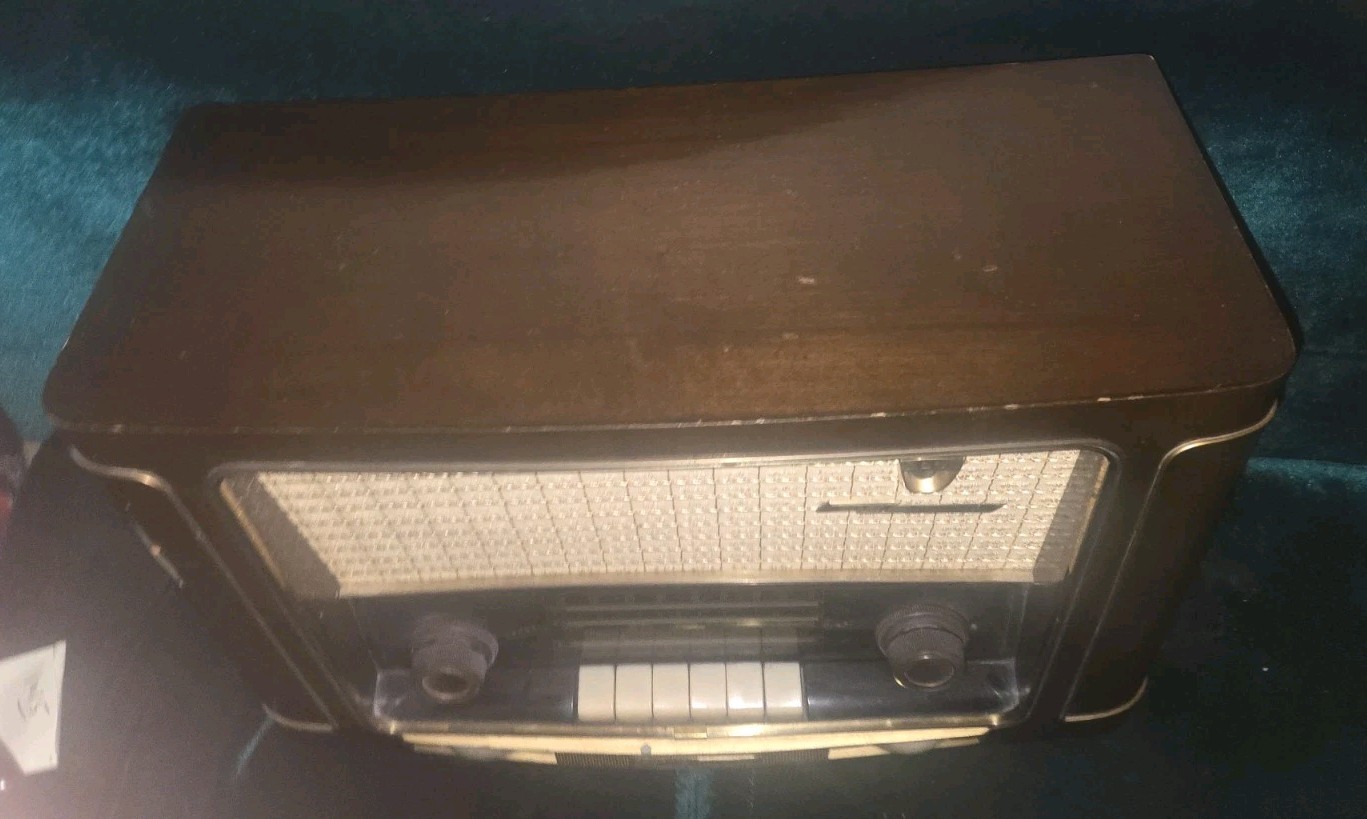 Antique Grundig-Majestic Model 2035 Radio - WORKS!