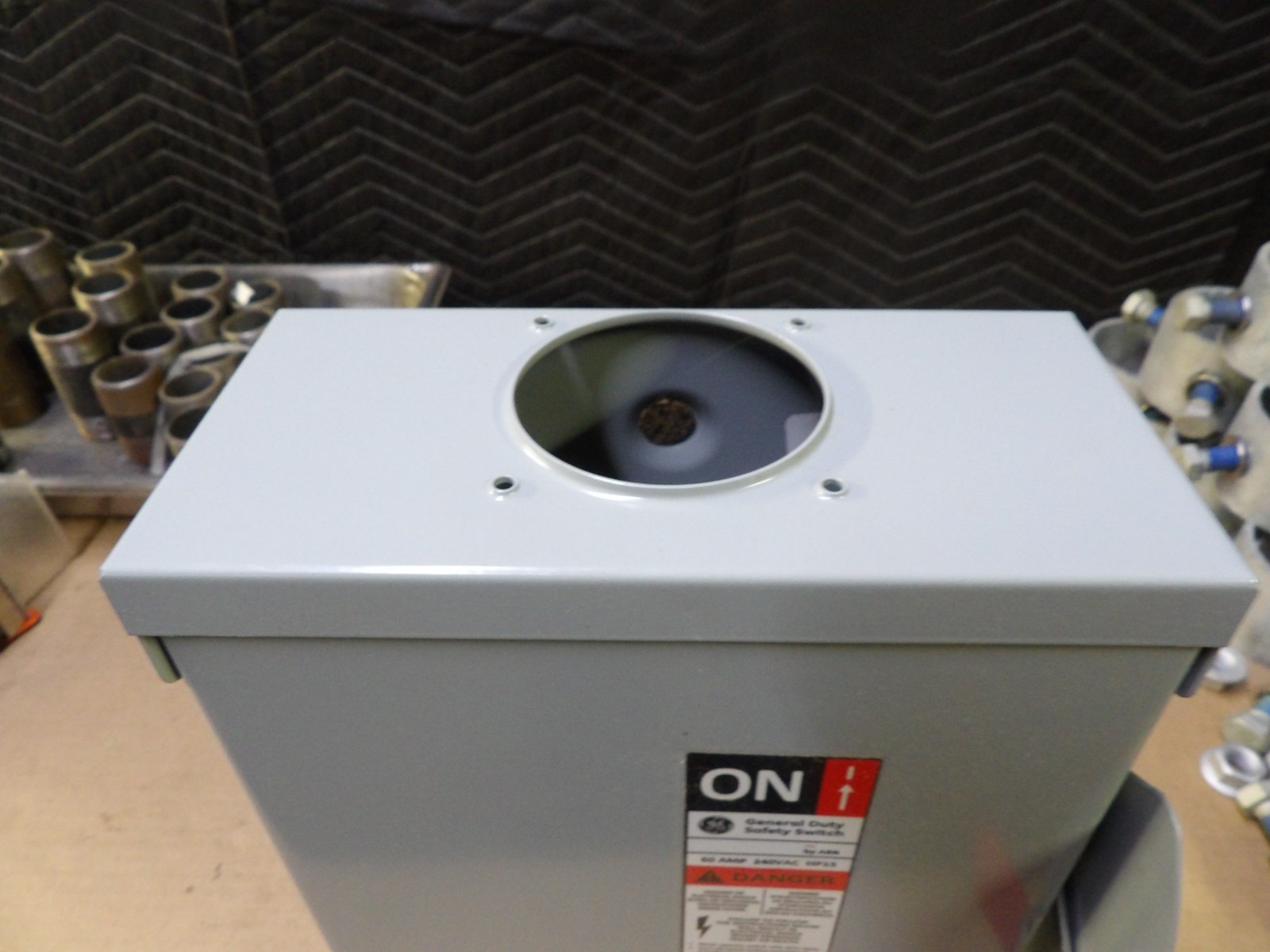 GE 60 amp disconnect safety switch TG3222R * New in box ** FREE SHIPPING !!! ***