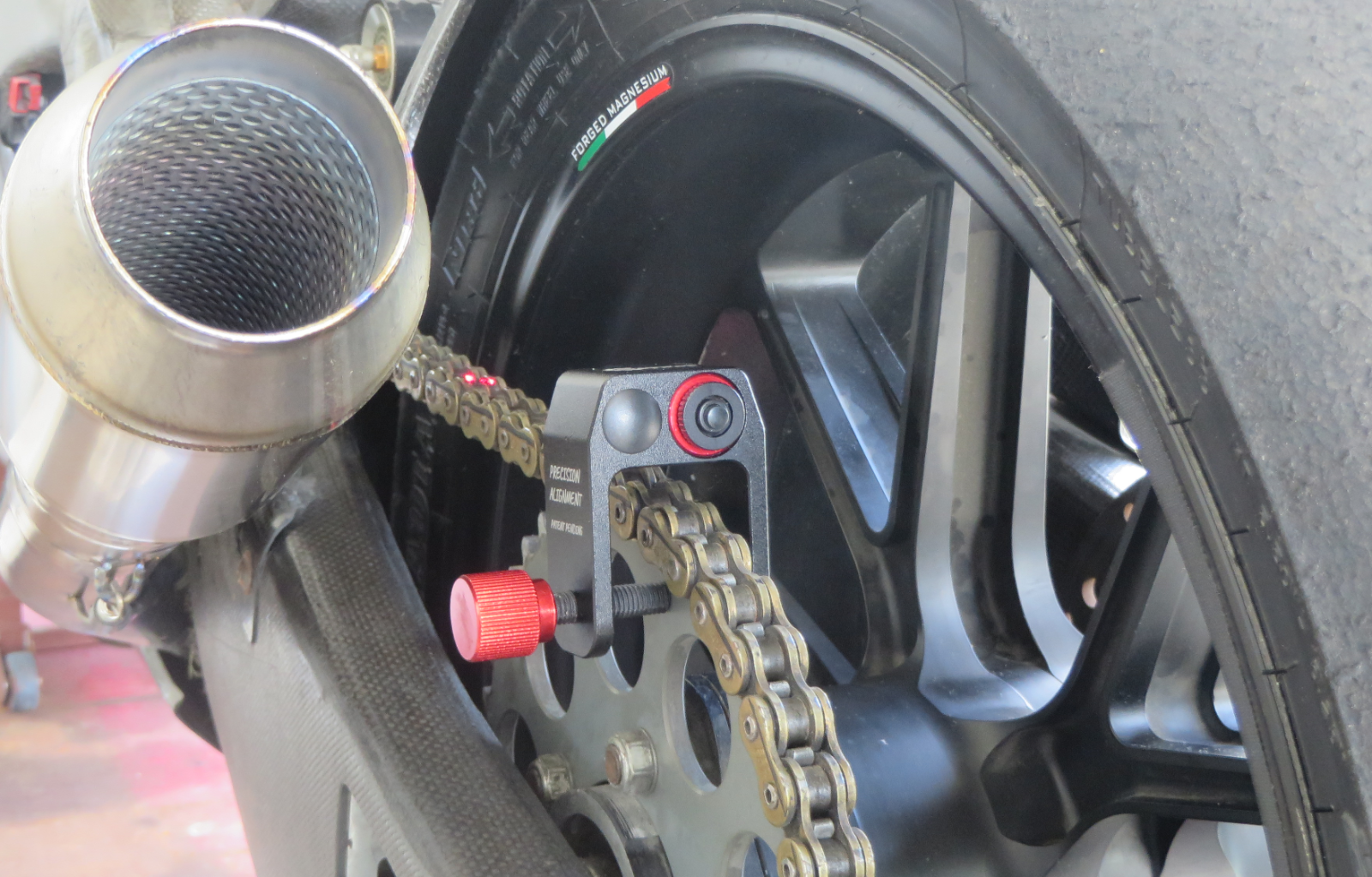 Laser Chain and Sprocket Alignment Tool - Gearhead Zone