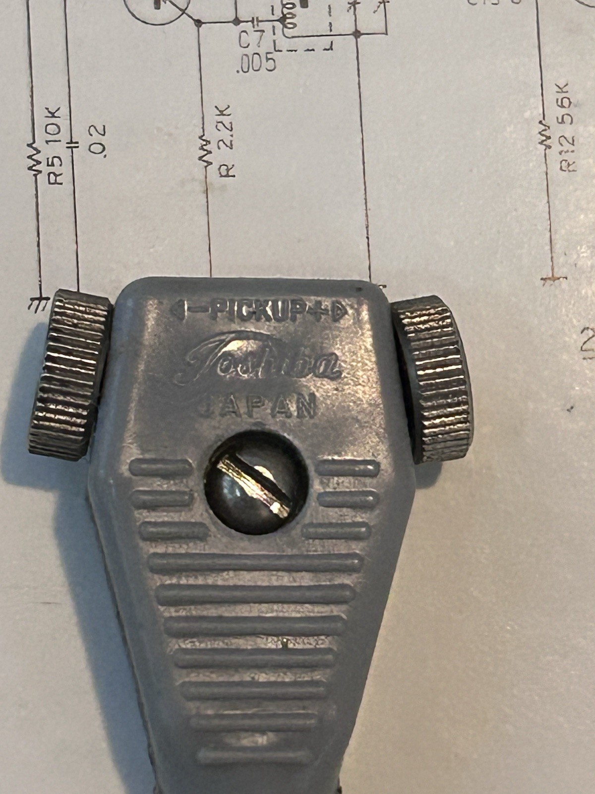 Vintage Toshiba 8TM-294 transistor radio box with accessories