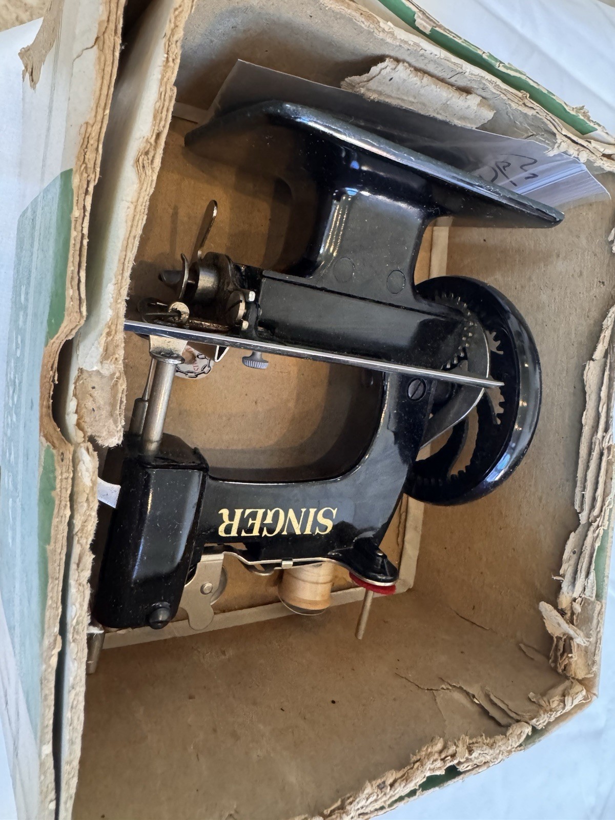 Singer Sewhandy Model 20 Child’s Sewing Machine with clamp & orig box