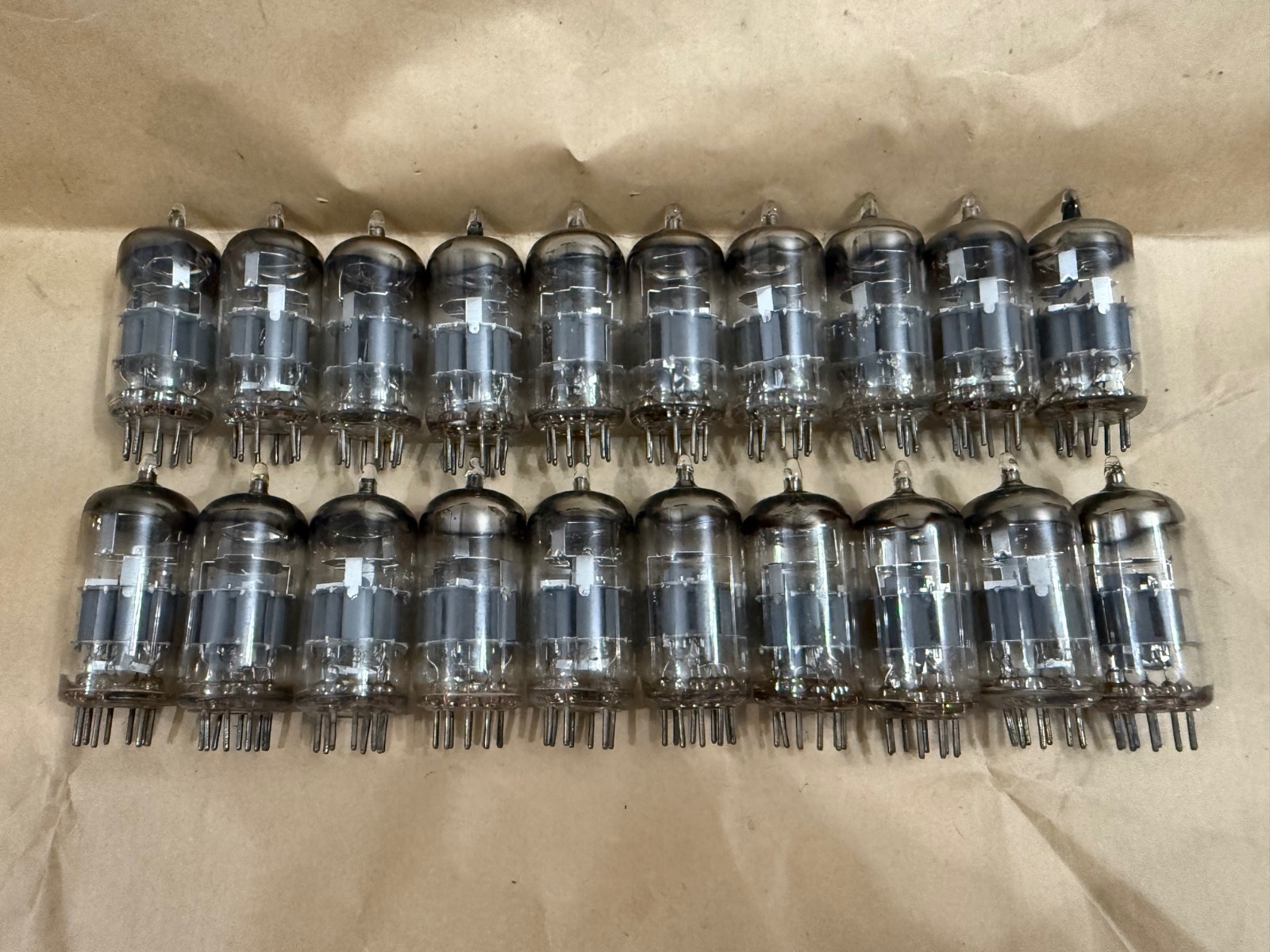 Amperex ECC88/6DJ8/6922 bugle boy D-Getter early version vintage tube