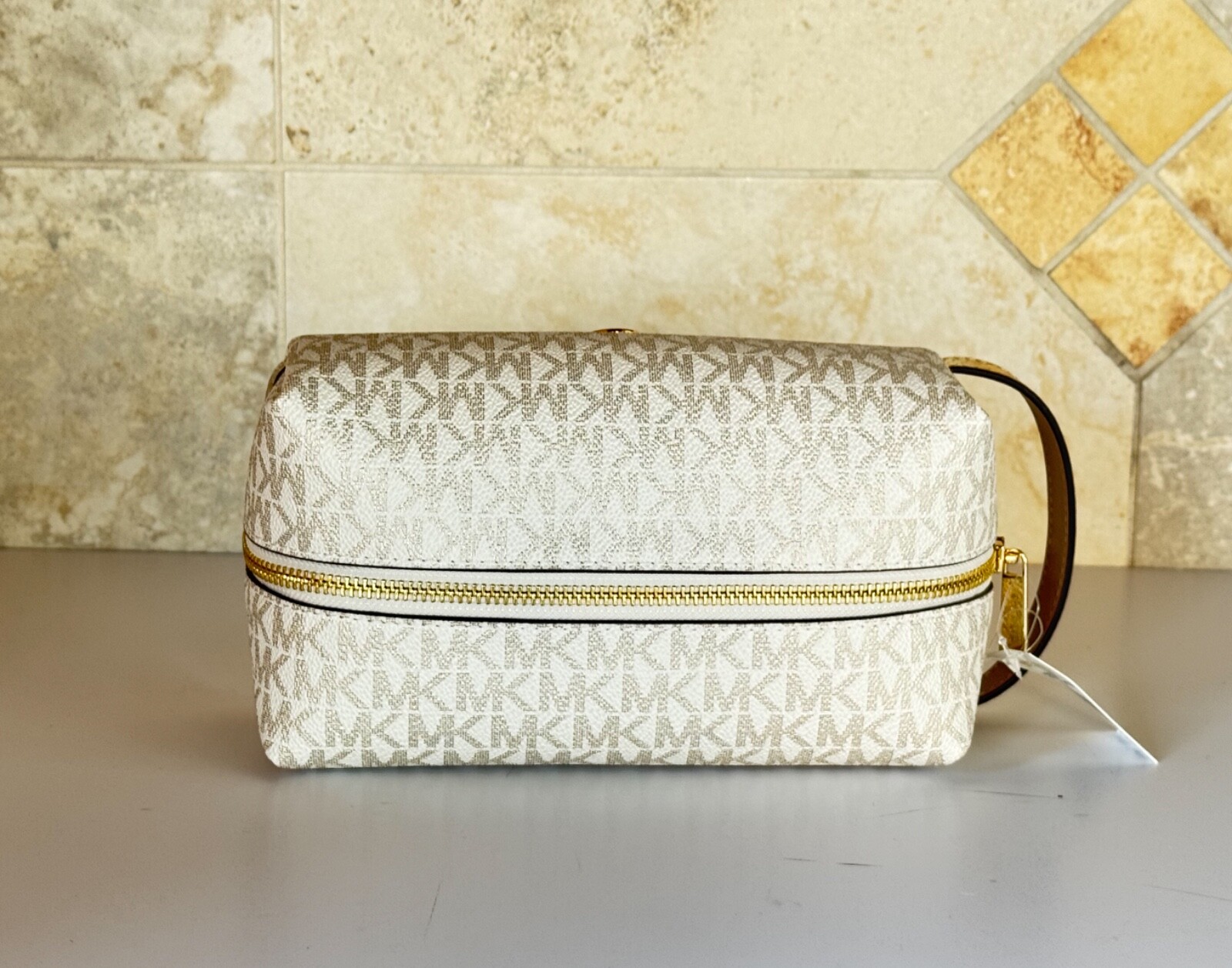 MICHAEL KORS JET SET TRAVEL MEDIUM TRAVEL COSMETIC CASE MK PALE GOLD MULTI