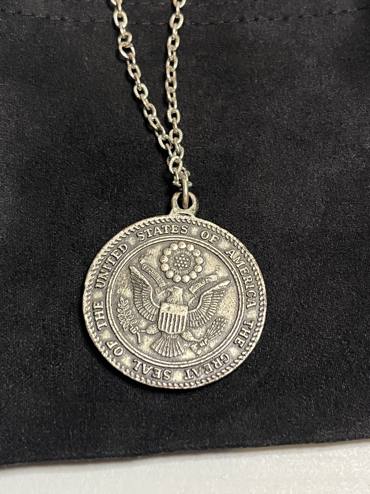Vintage Bicentennial Spirit of ‘76 Coin Pendant Necklace Great Seal of US